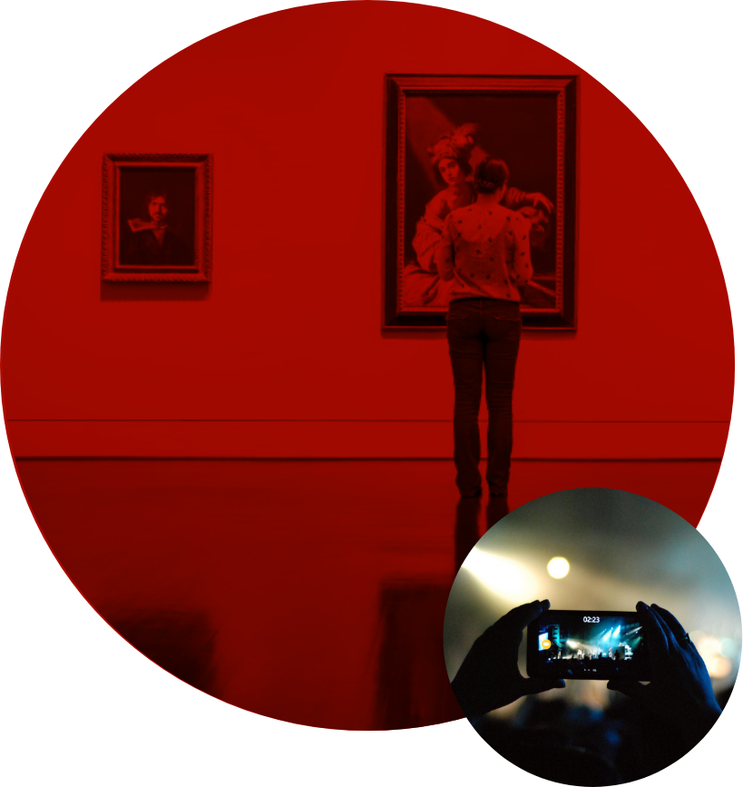 illustration de femme dans un musée